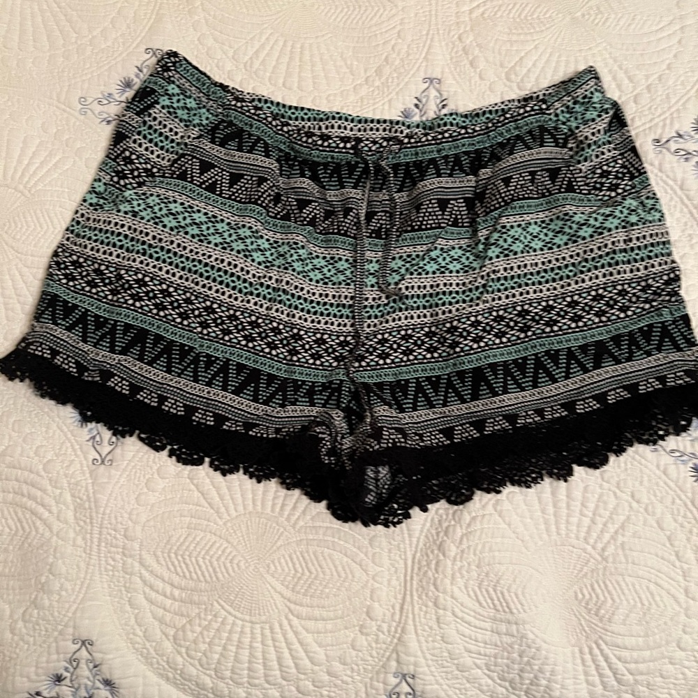 No Boundaries pattern shorts